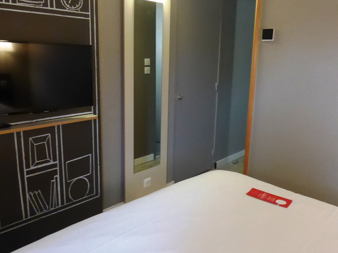 宜必思第戎 gare 酒店主图