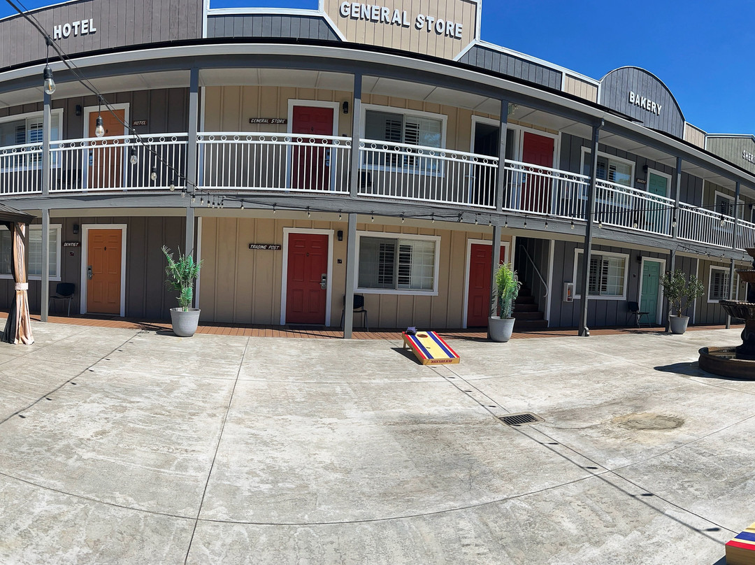 The Old West Inn主图