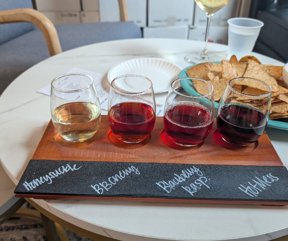 Lake Fire Winery-Baileys Harbor必去景点