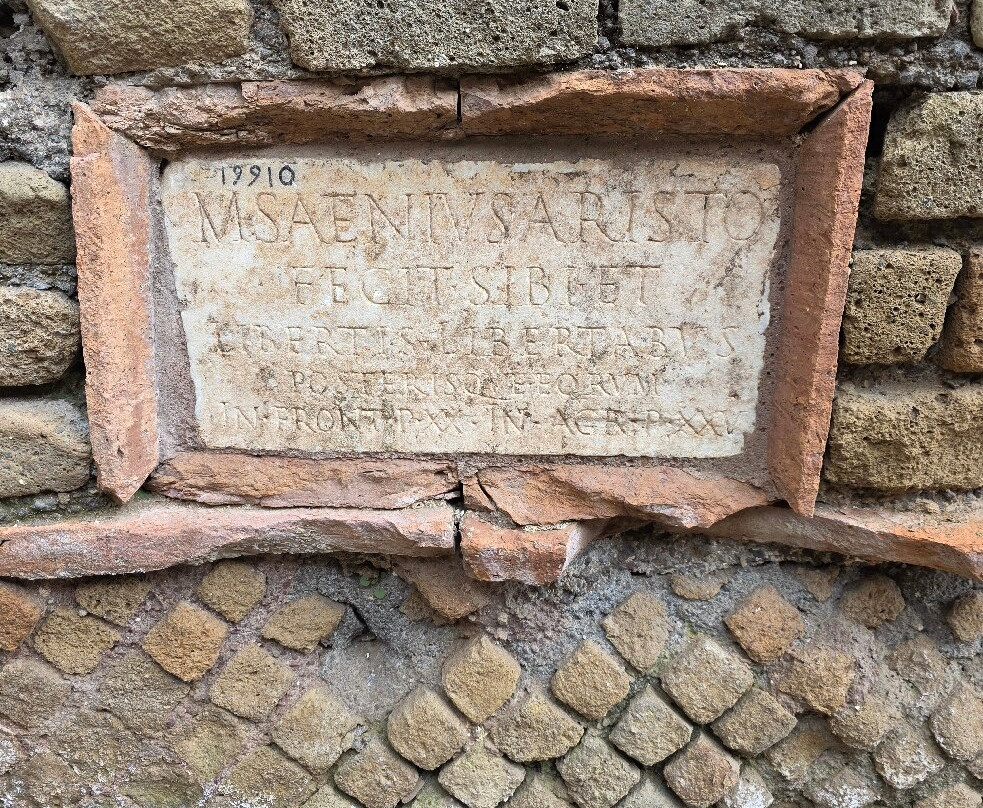 The Via Ostiensis Necropolis-Ostia Antica必去景点