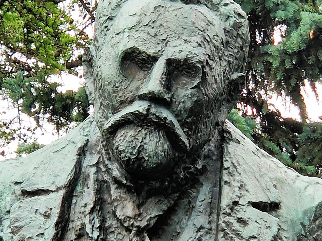 Monument of Boleslaw Prus-华沙必去景点