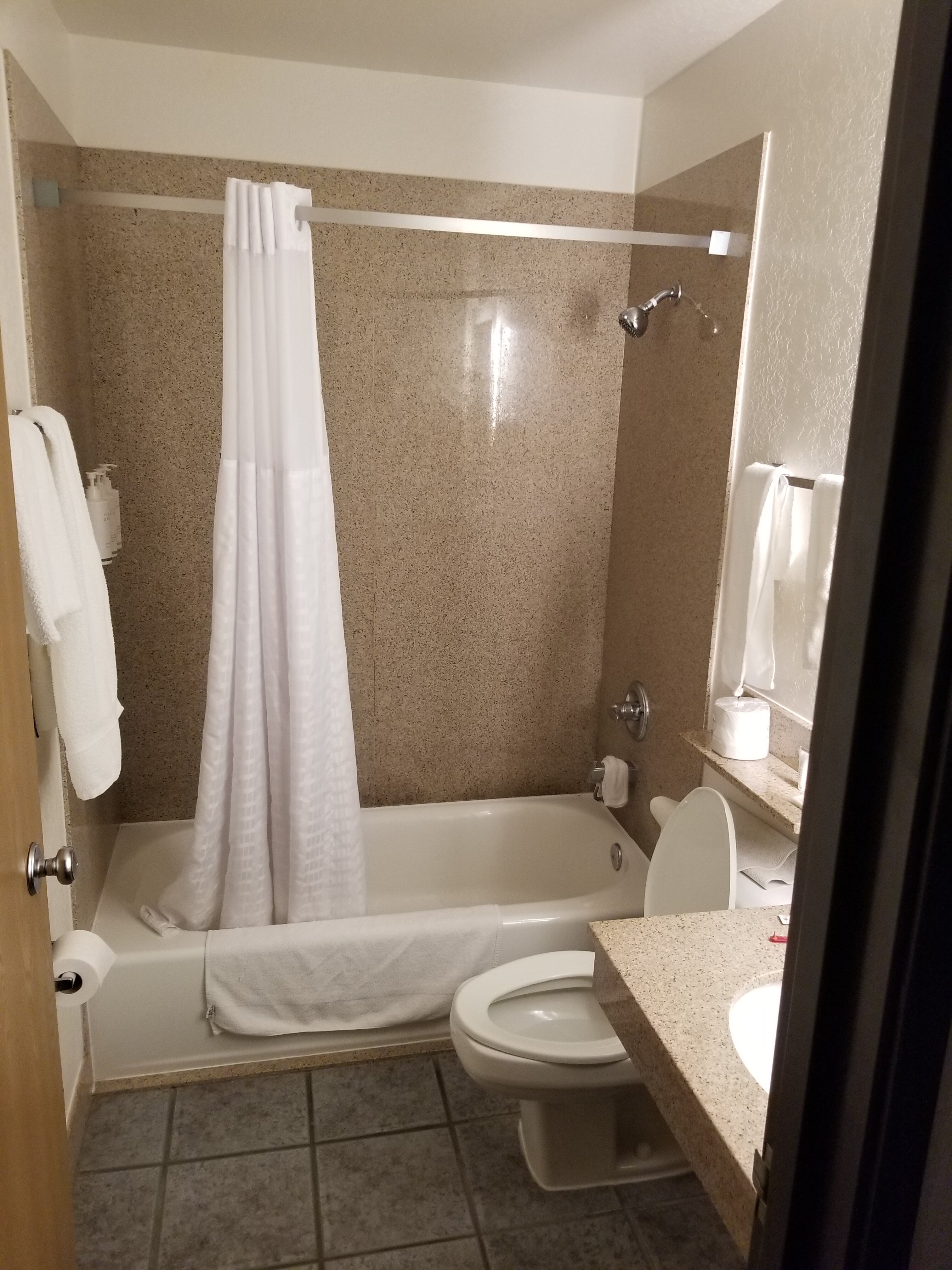 Super 8 by Wyndham Santa Rosa-浴室