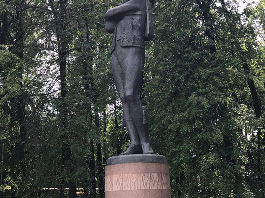 Fyodor Volkov Monument-雅罗斯拉夫必去景点