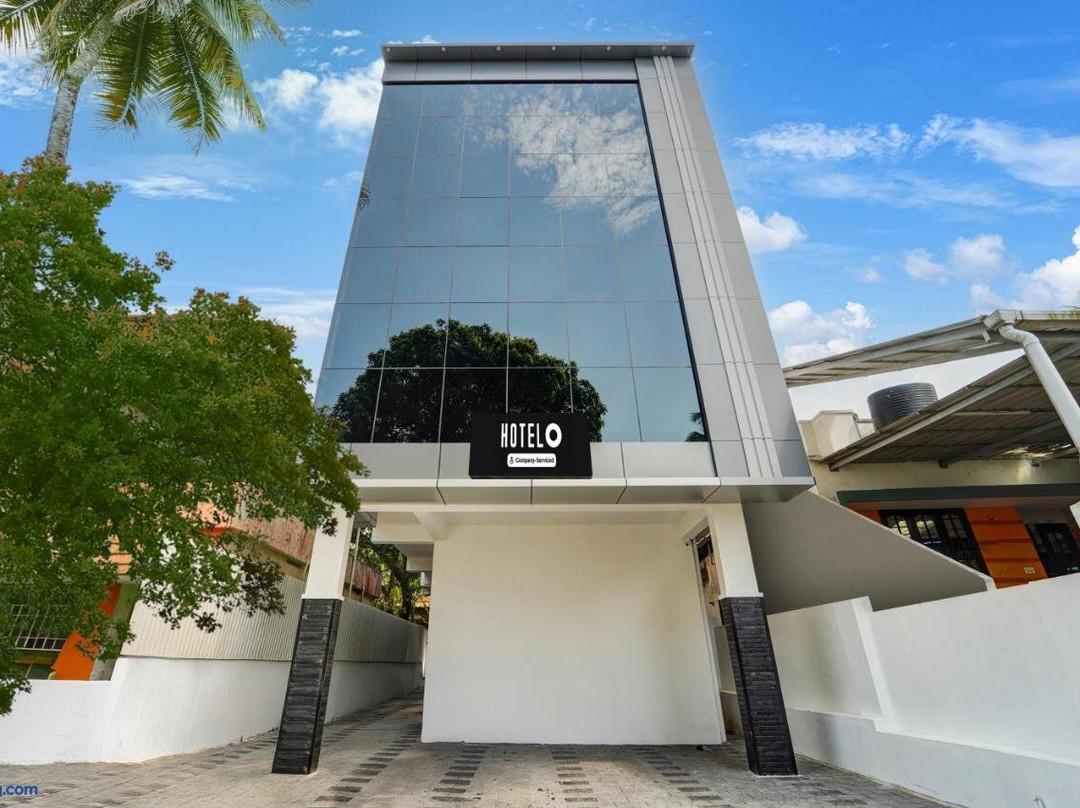 Super Hotel O HMT Colony Kochi