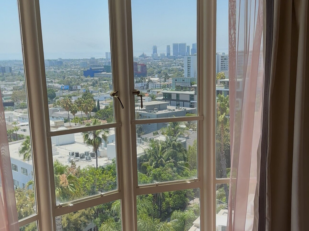 日落塔酒店主图