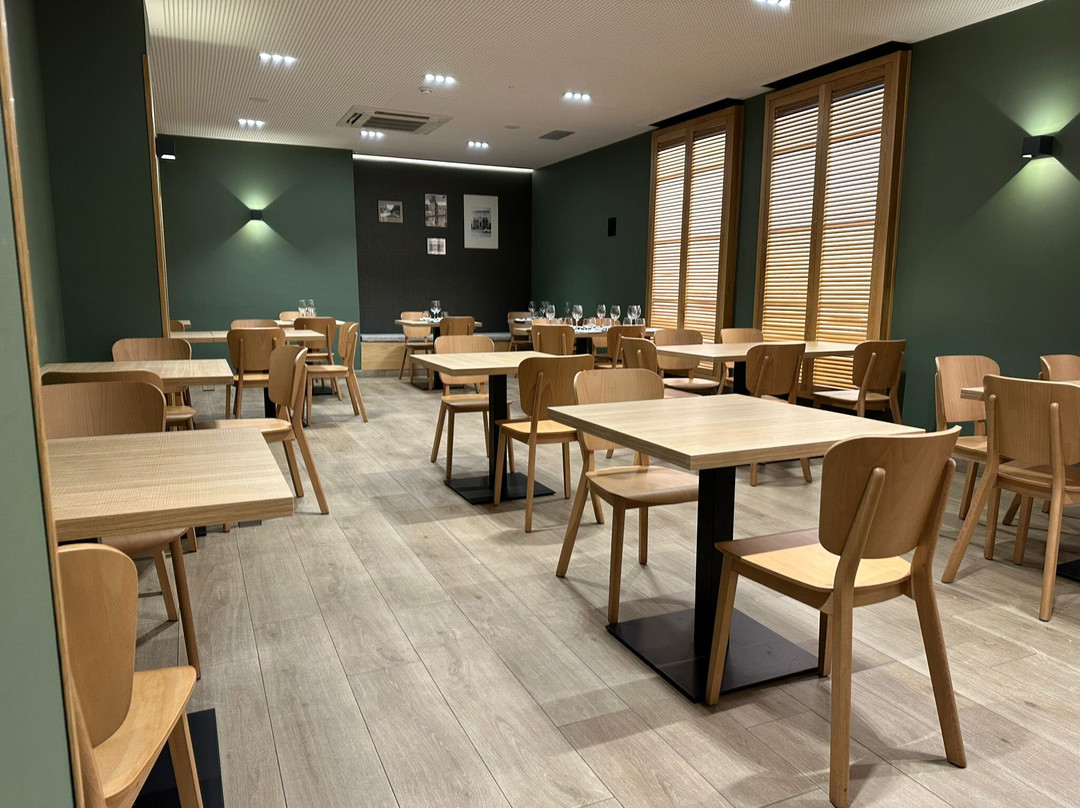 蒙德拉贡酒店主图