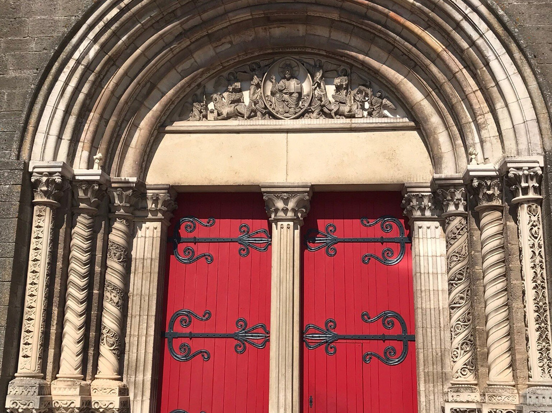 Basilique Saint Andoche de Saulieu-索留必去景点