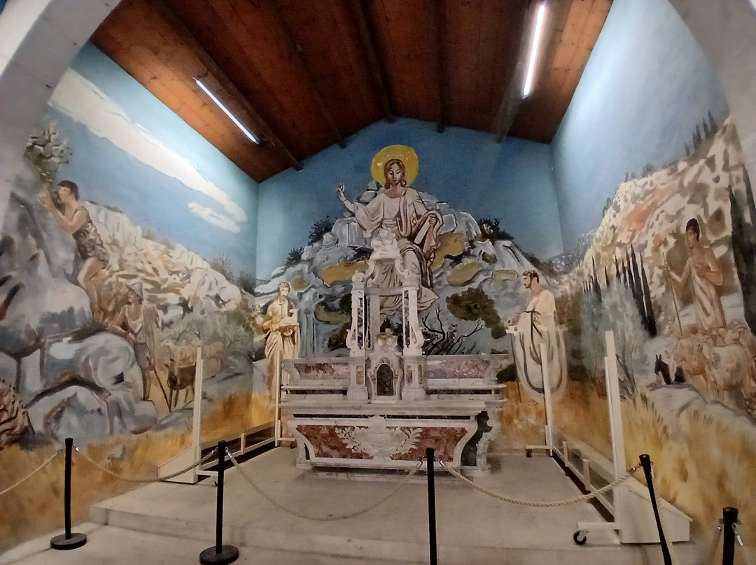 Chapelle des Pénitents Blancs-普罗旺斯地区莱博必去景点