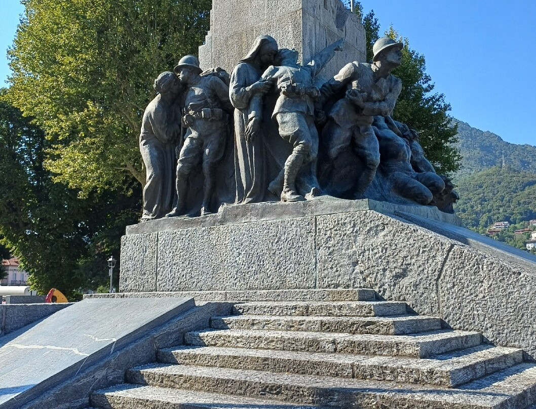Monumento Ai Caduti-莱科必去景点