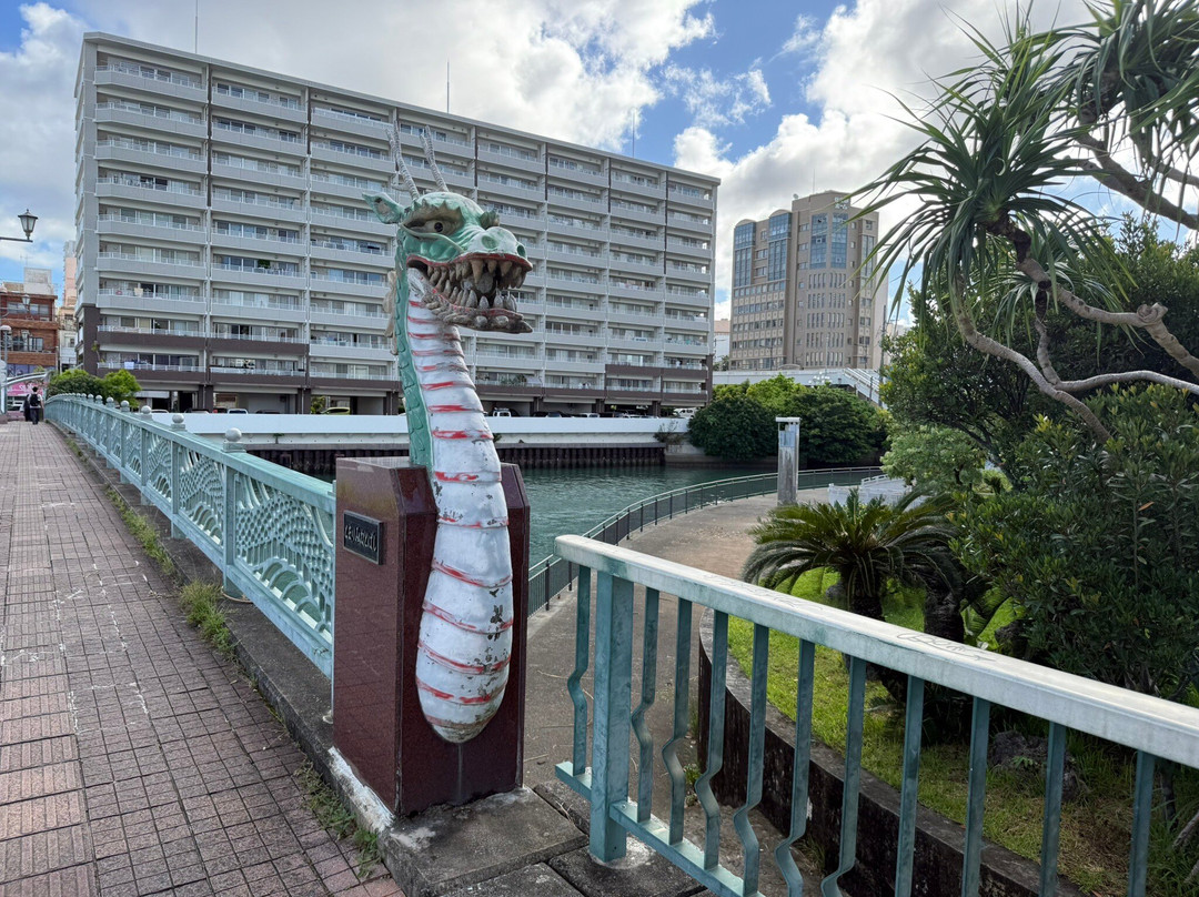 冲绳泊港游客中心大楼-那霸市必去景点