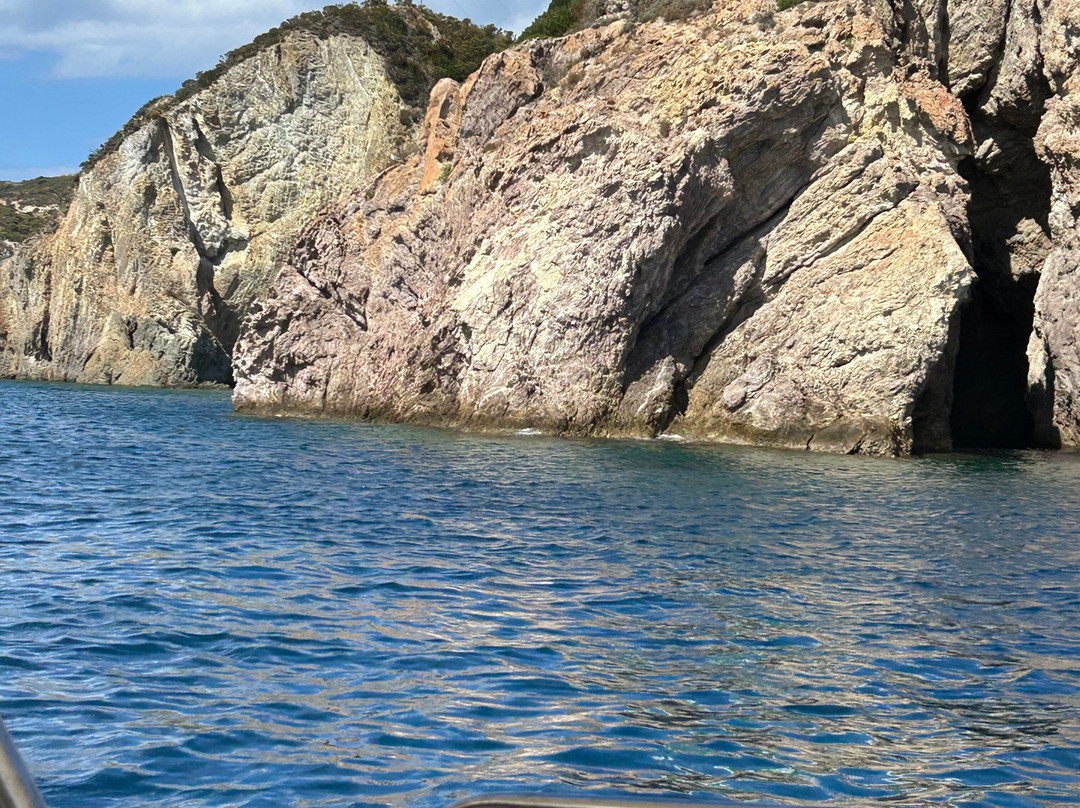 Noleggio Barche Arcobaleno-Parmarola Island必去景点