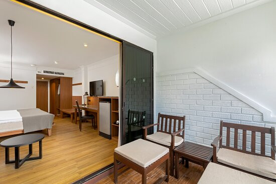 卡马拉海滩度假酒店主图