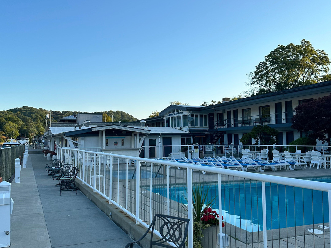 Ship-N-Shore Hotel主图