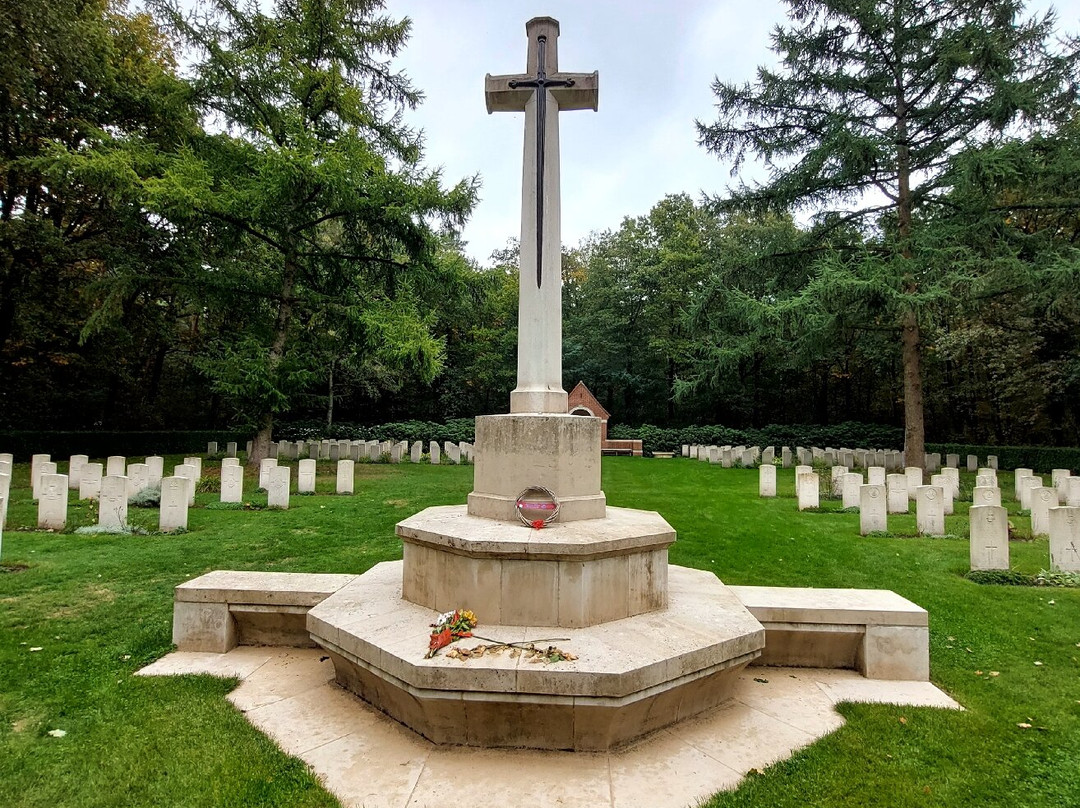 Overloon War Cemetery-Overloon必去景点