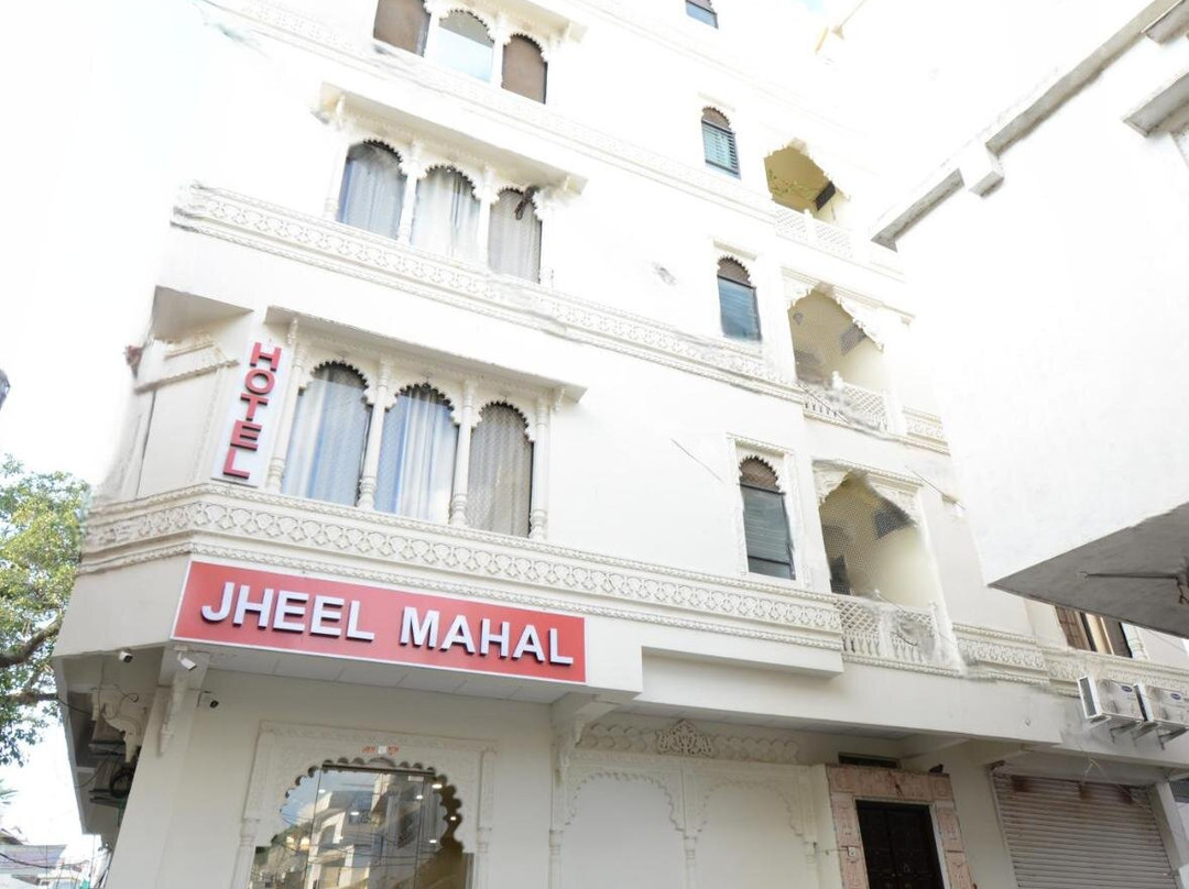 Hotel Jheel Mahal Near City Palace