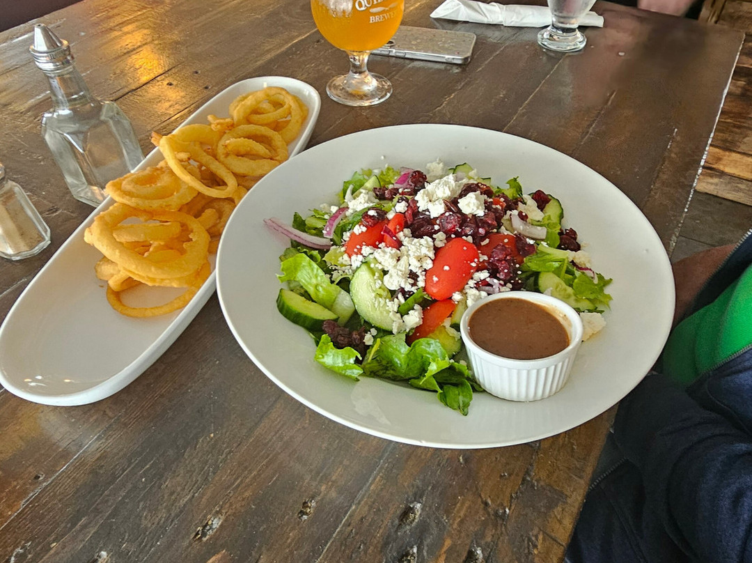 Edge Of The Avalon Inn主图