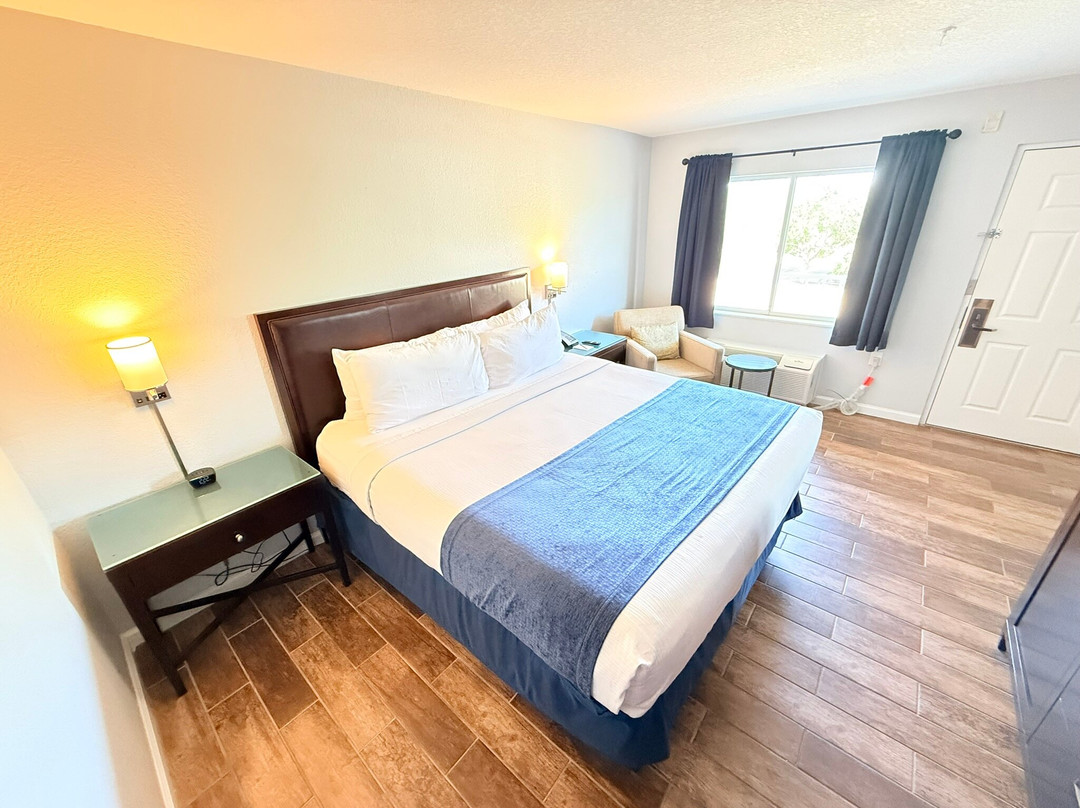 Lantern Inn & Suites主图