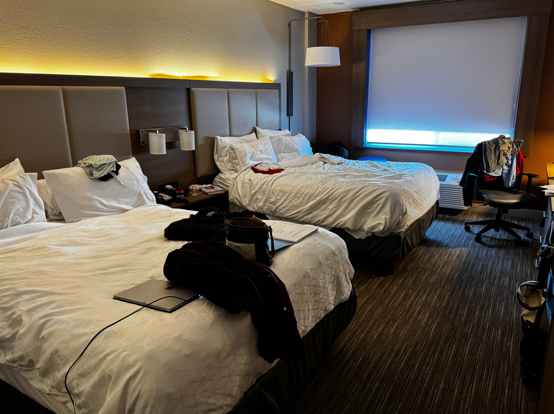 Holiday Inn Express & Suites Coralville by IHG主图