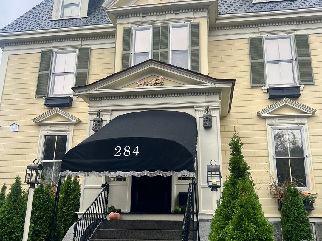 The Coach House主图