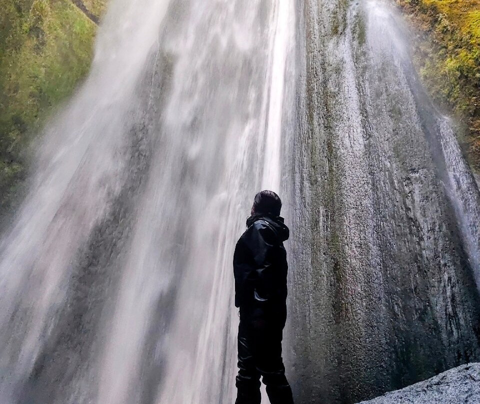 Gljufrabui Waterfalls-霍尔斯沃德吕尔镇必去景点