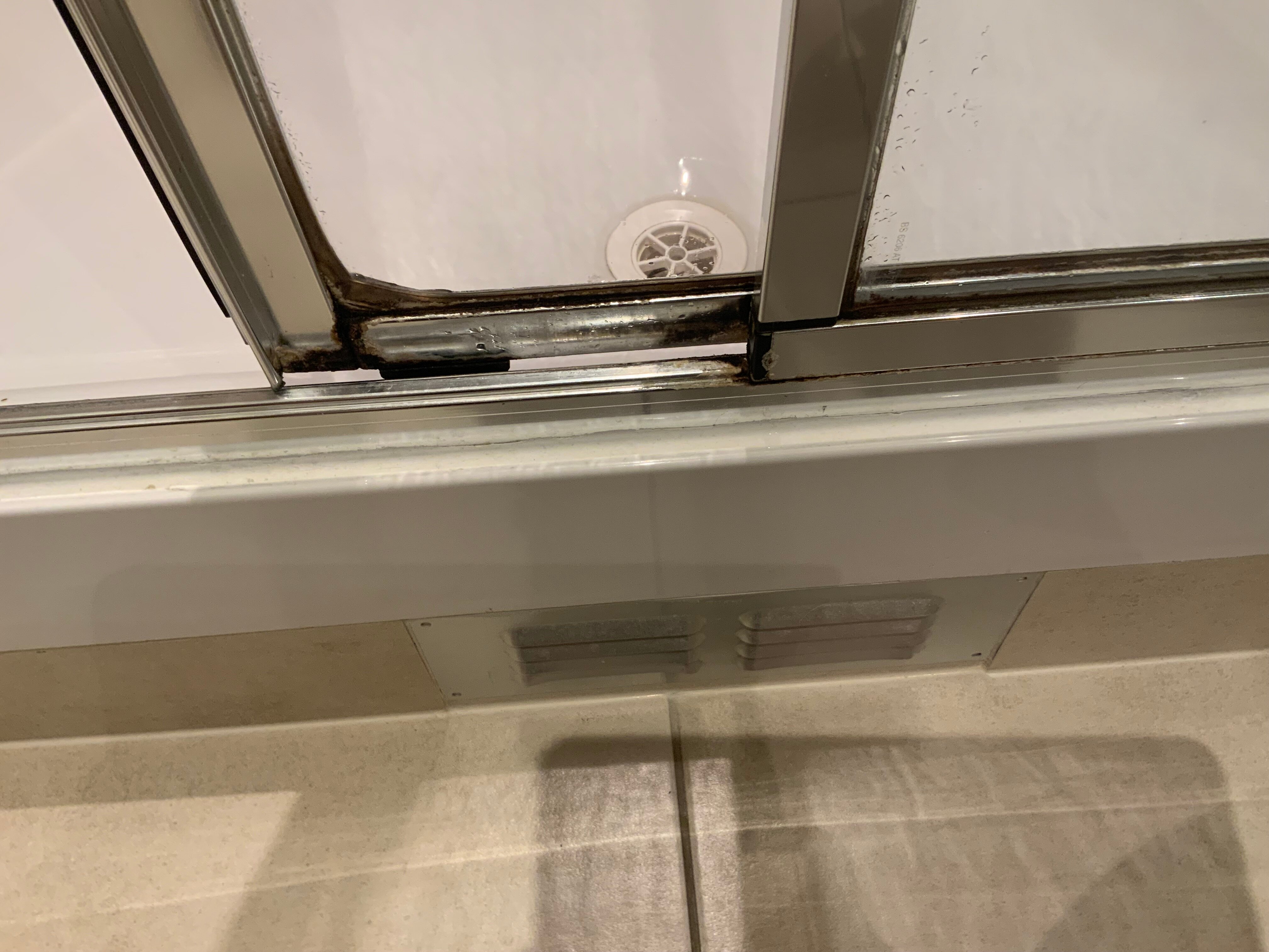 邓多克皇冠假日酒店-浴室