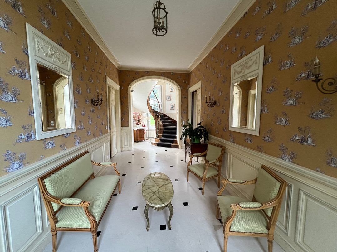 洛泽尔城堡酒店主图