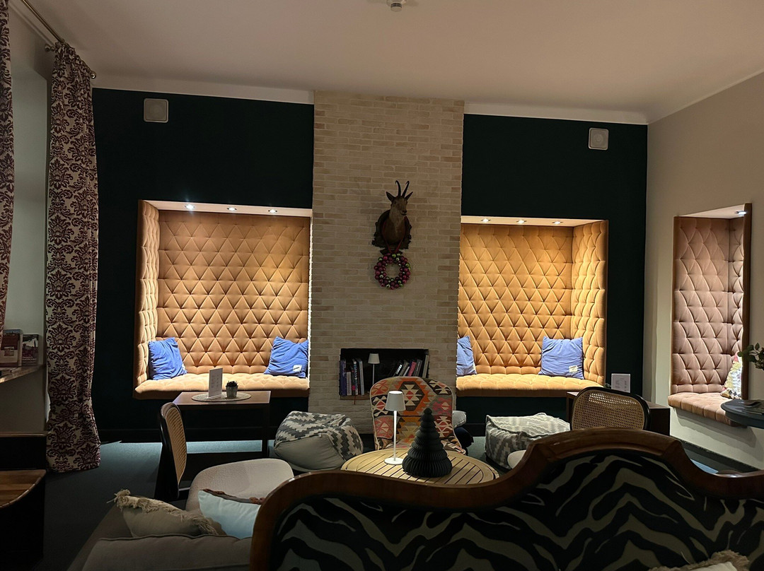 卡尔顿别墅酒店主图