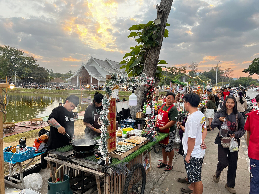 Tra Phang Thong Market-素可泰必去景点