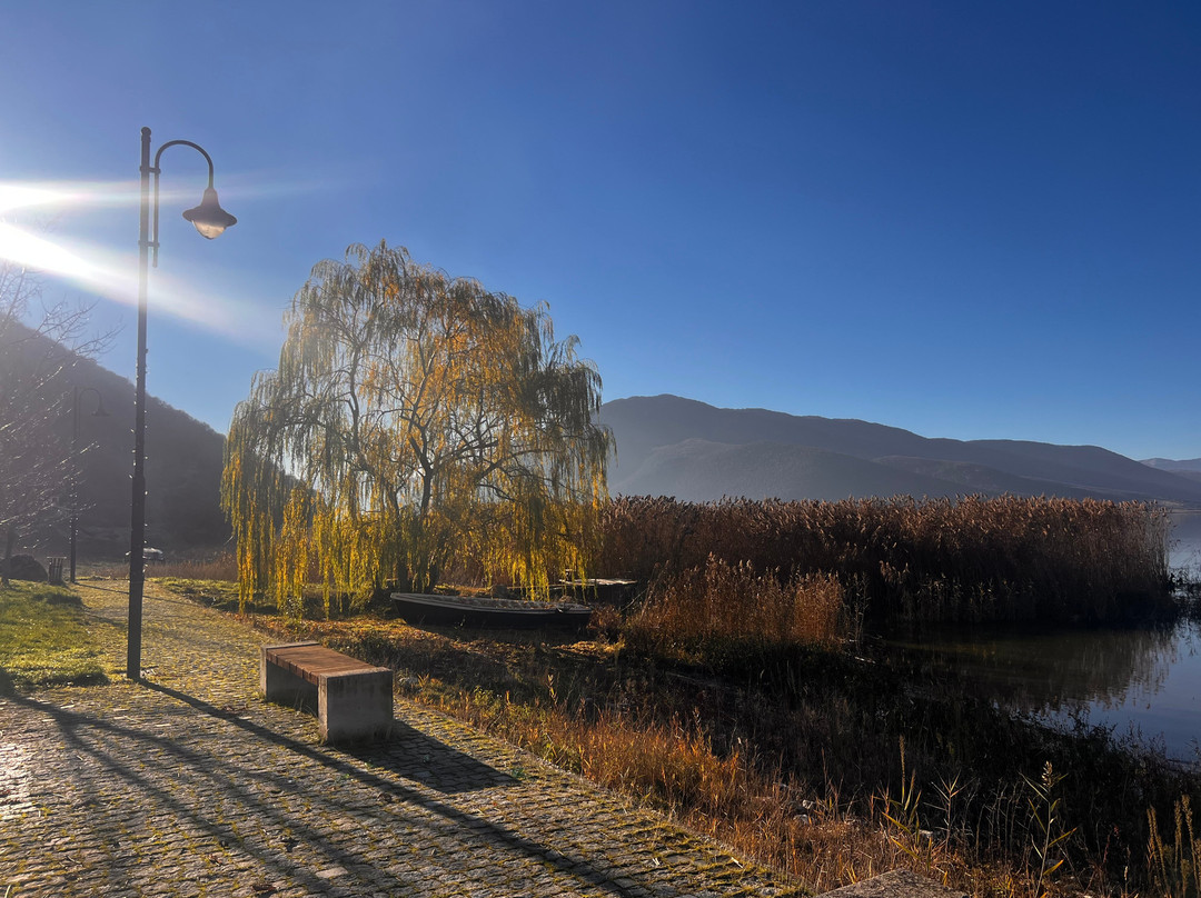 To Spitikó Tis Loukias