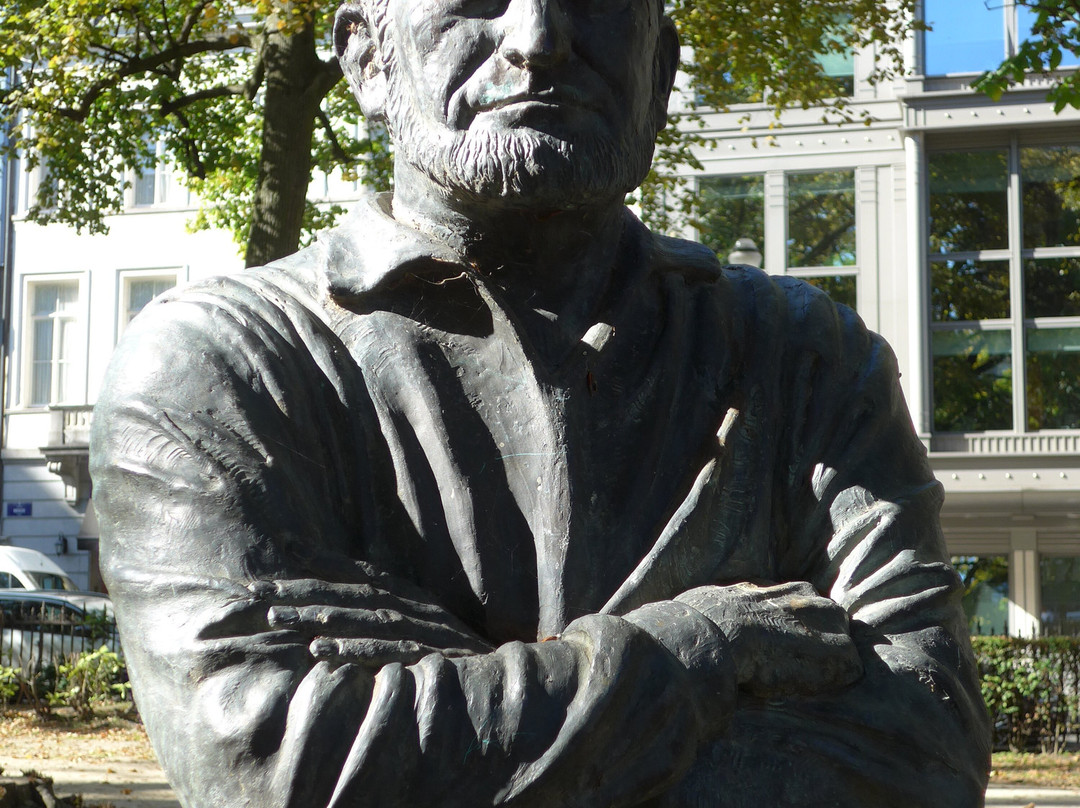 Buste de Marnix Gijsen-伊克塞尔必去景点