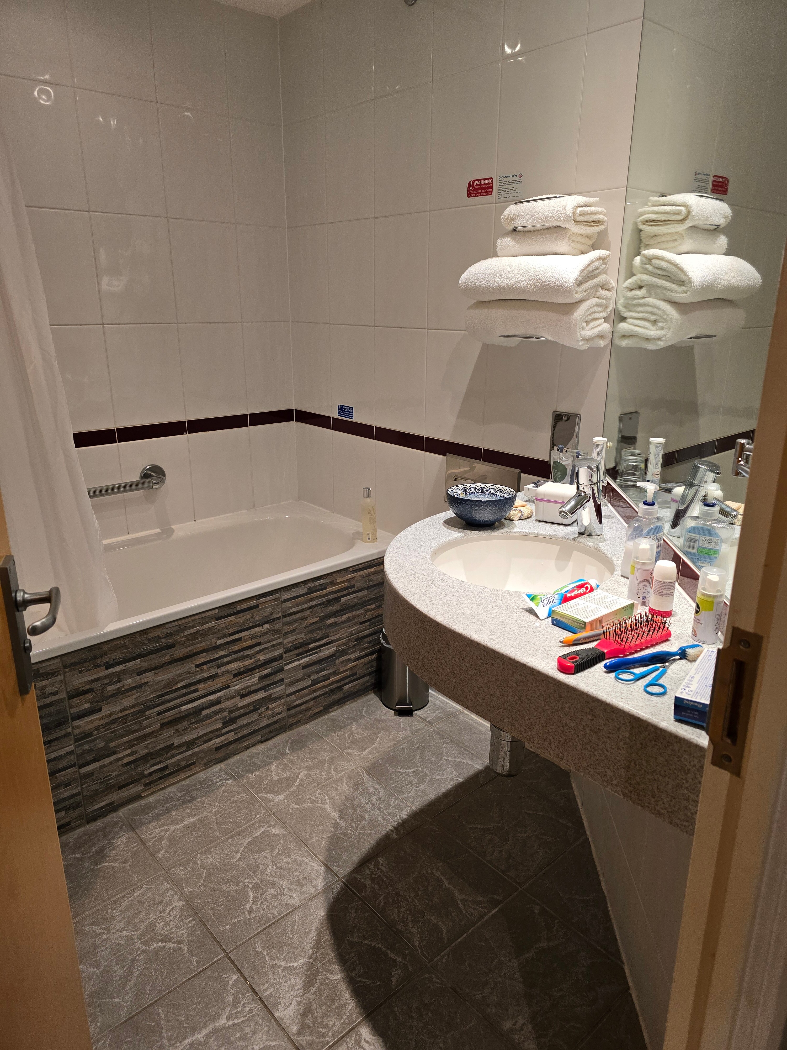 加的夫湾未来旅馆-浴室