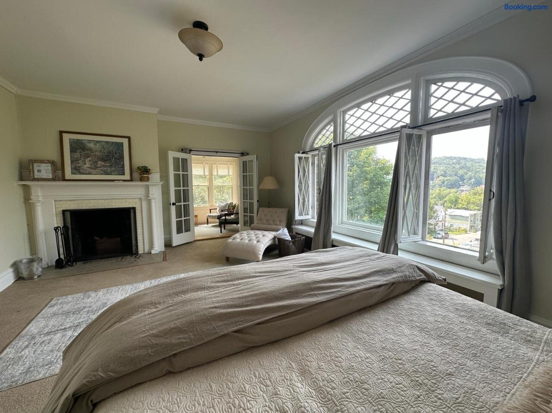 Franklin Manor Bed and Breakfast