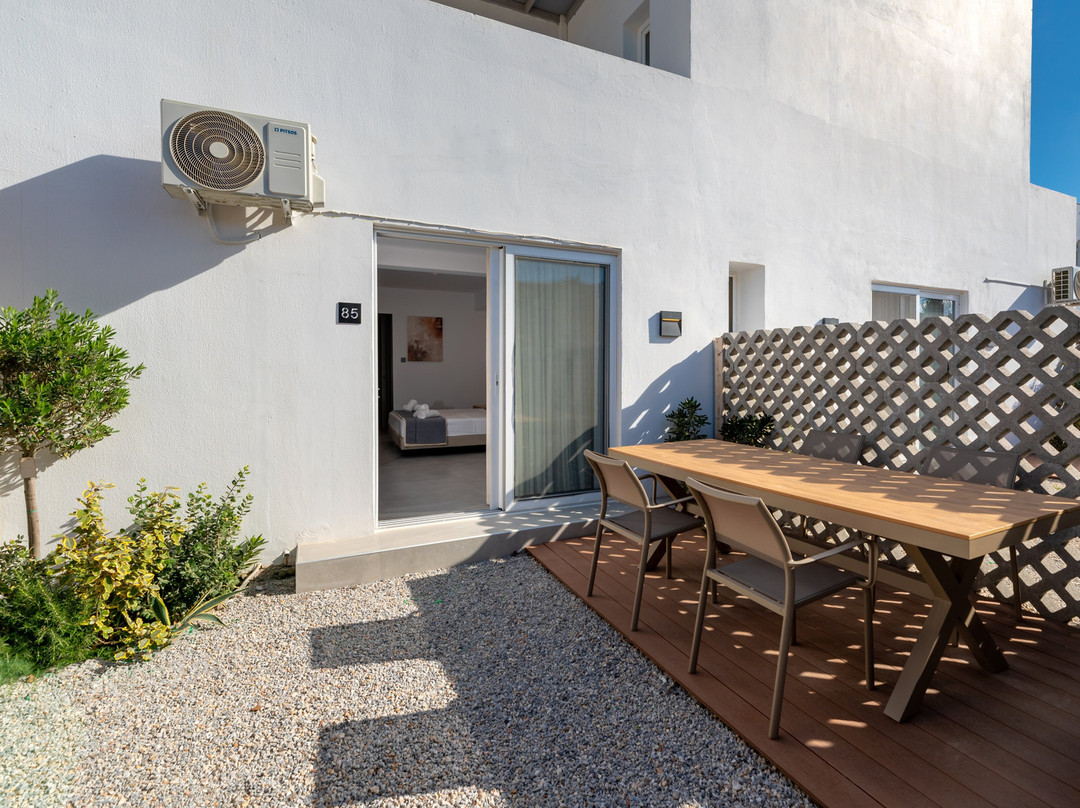 尼科斯酒店主图