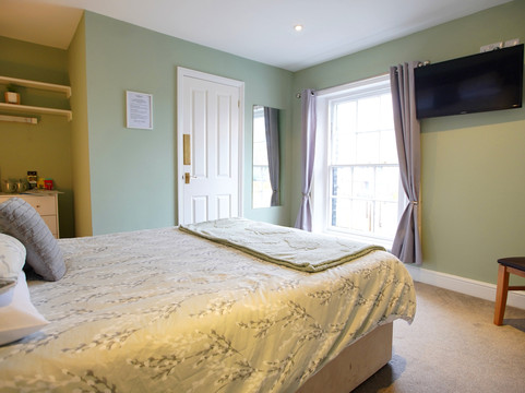 The Golden Boar主图