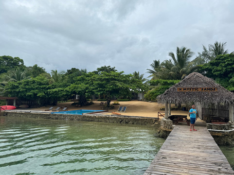 神秘沙滩酒店主图
