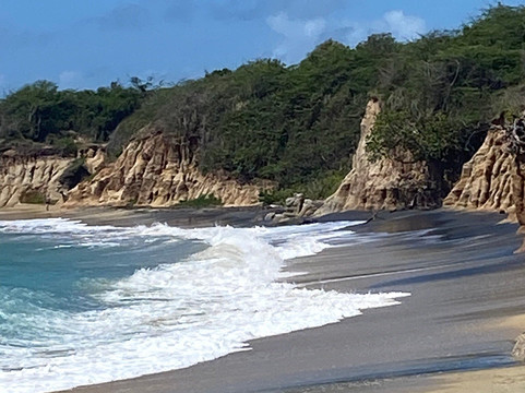 Black Sand Beach-维切克岛必去景点