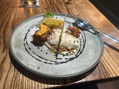 蓝色球旅馆主图