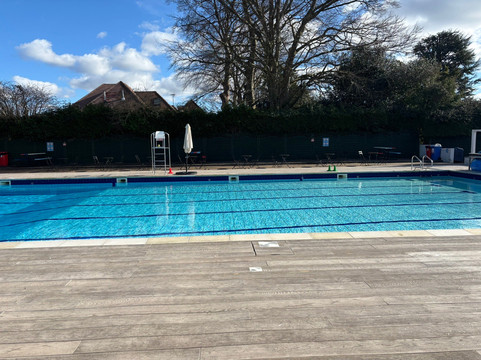 Petersfield Open Air Swimming Pool-Petersfield必去景点