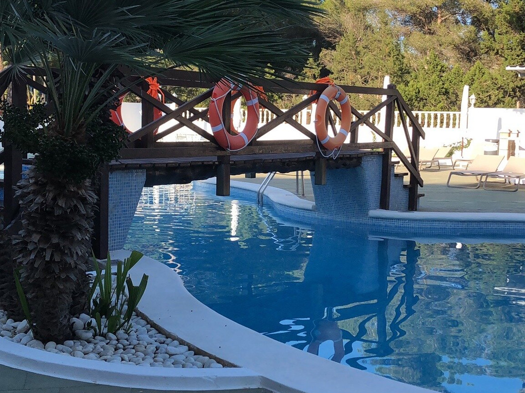 瑟斯尤法比特斯出租公寓及餐厅主图