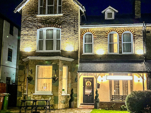 Crook Log Guest House主图