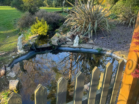 茅草屋檐酒店主图