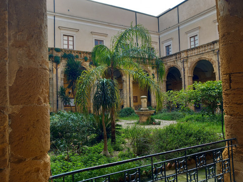 Old town centre of Naro-Naro必去景点
