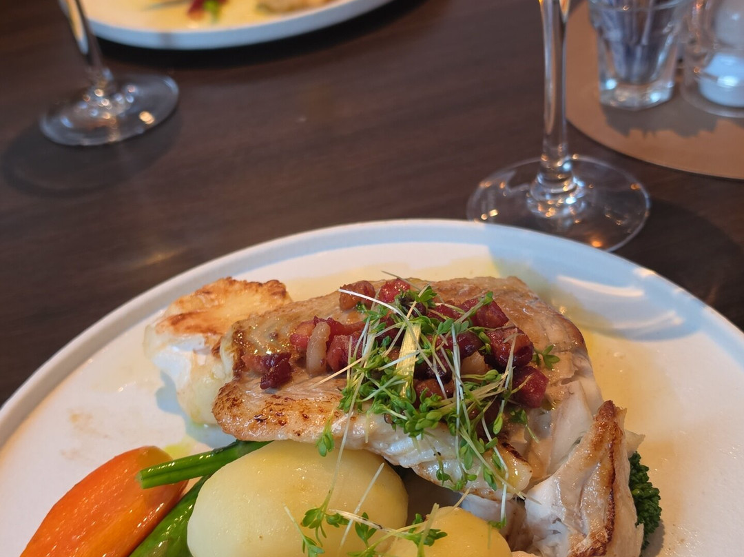 芙罗亚酒店主图