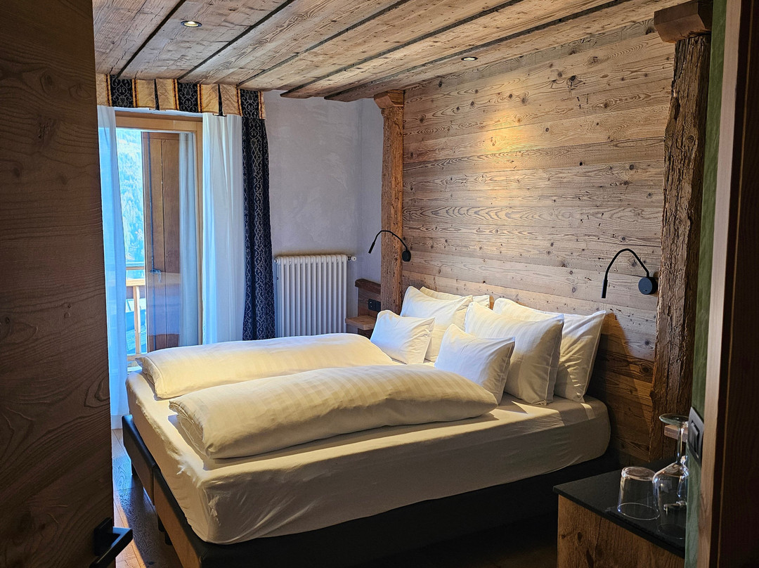 洛奇亚养生酒店主图