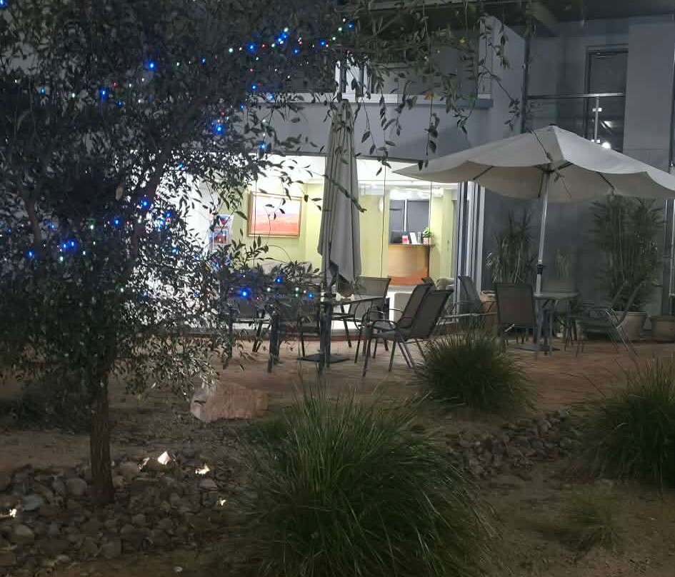奥罗拉爱丽丝春天酒店主图