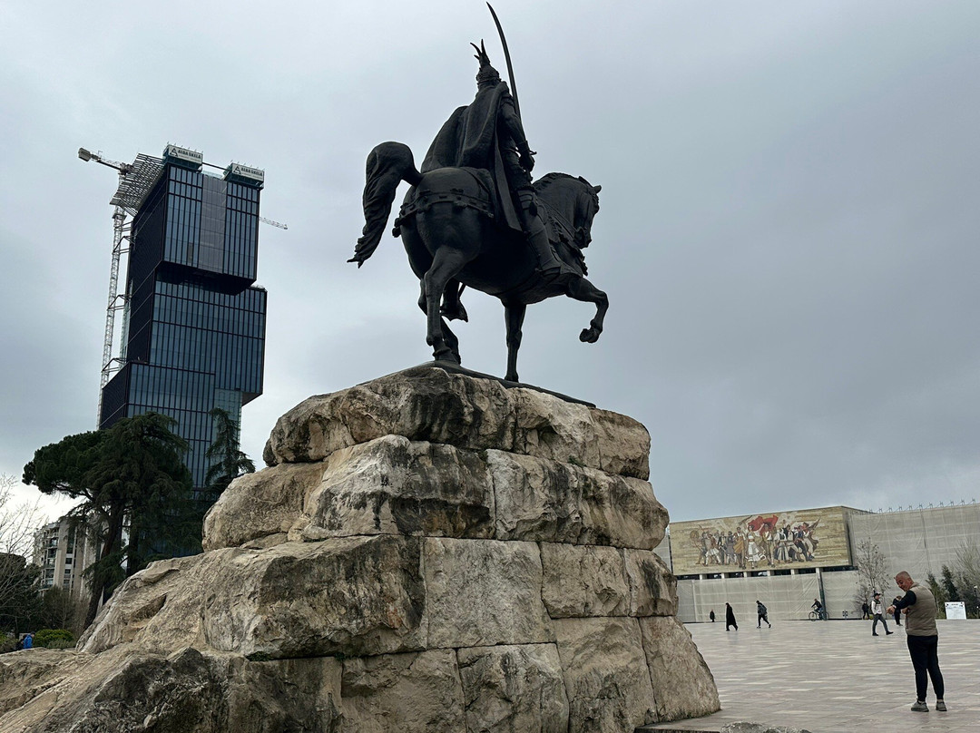 Skanderbeg Statue