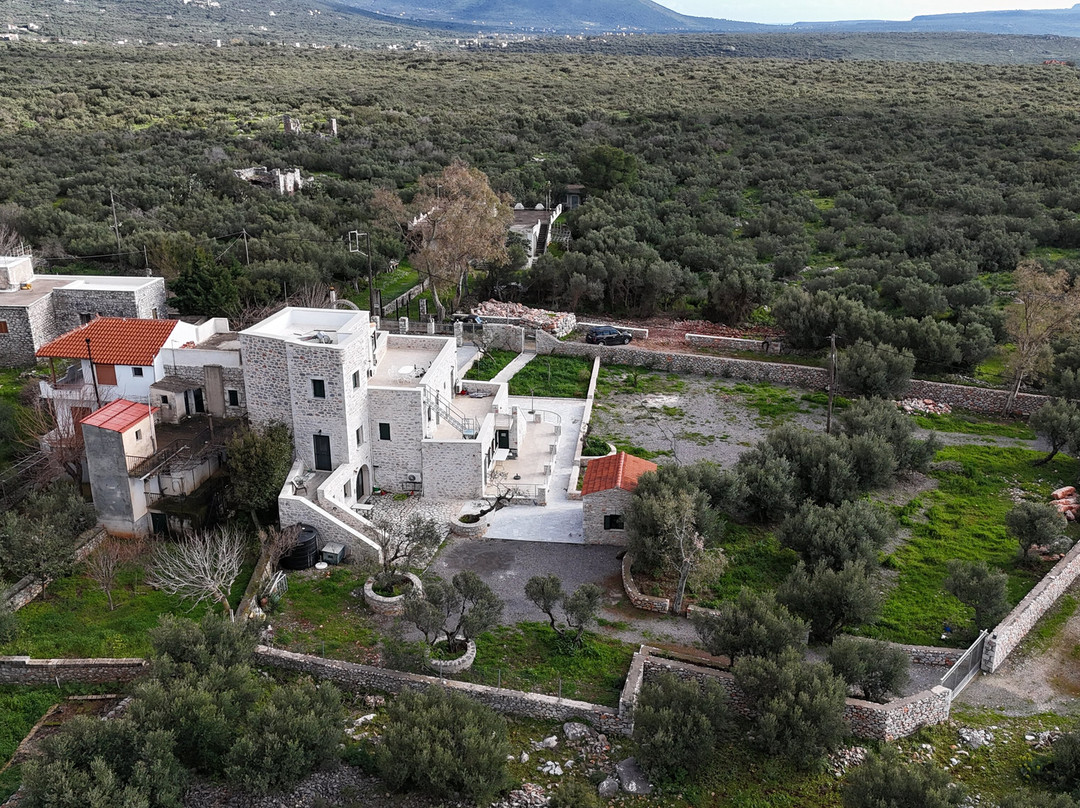 Mani Tsopakas Residences