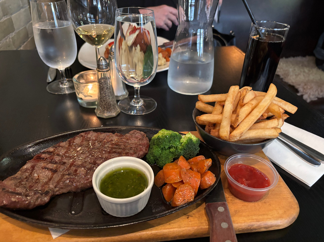 Hermanos Restaurant & Wine Bar