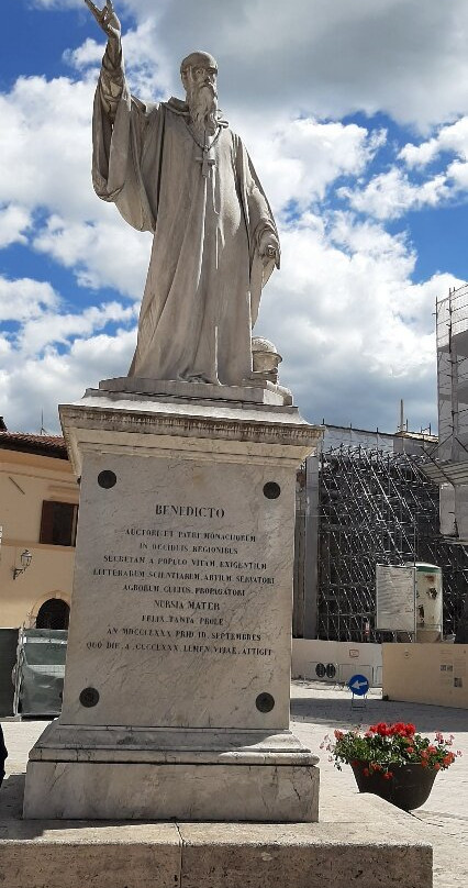 Statua Dedicata a San Benedetto Santo Patrono-诺尔恰必去景点