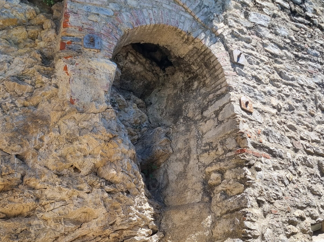 Eremo di Santa Caterina del Sasso-Leggiuno必去景点